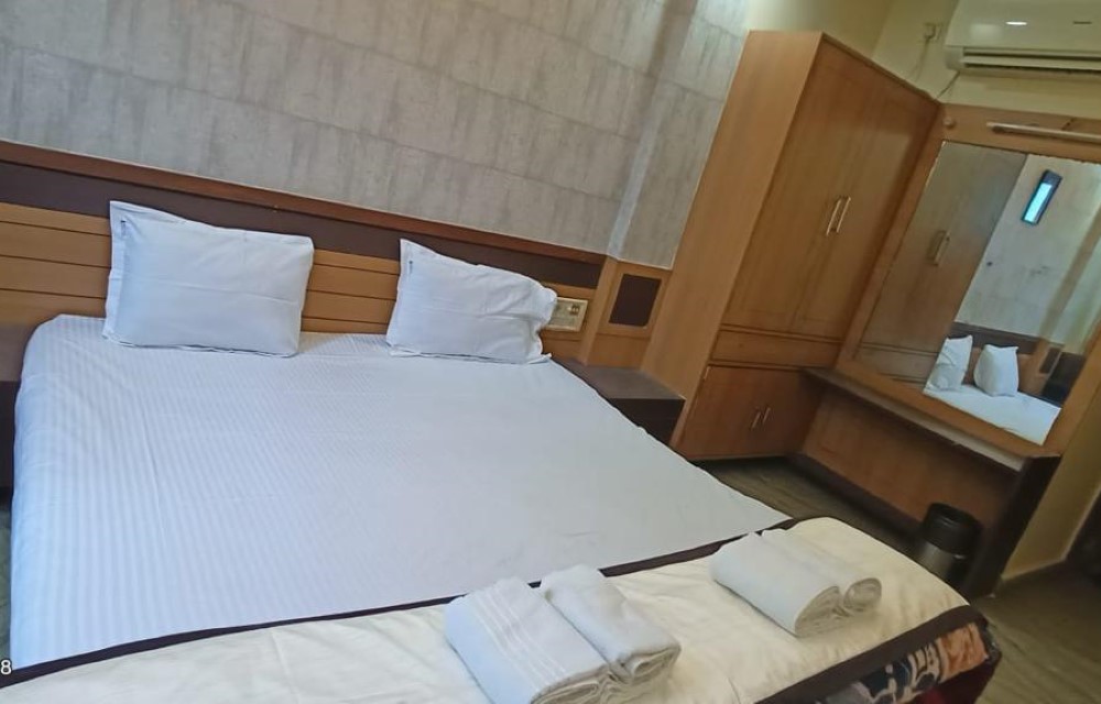 Transforming Hospitality Through Technology: How Smart Hotels Enhance Guest Experiences